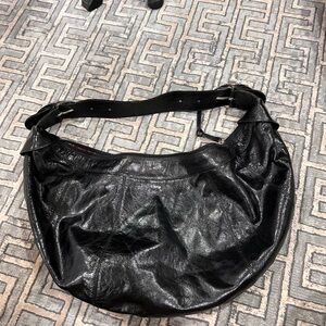 Shiny black shoulder bag leather